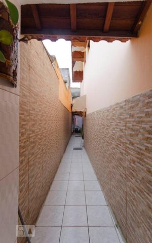Casa à venda com 200m², 3 quartos e 2 vagas Casa à venda com 200m², 3 quartos e 2 vagasCorredor Lateral