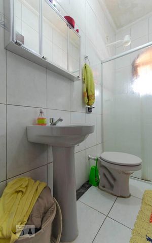 Casa à venda com 200m², 3 quartos e 2 vagas Casa à venda com 200m², 3 quartos e 2 vagasBanheiro