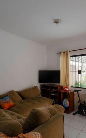Casa à venda com 200m², 3 quartos e 2 vagas Casa à venda com 200m², 3 quartos e 2 vagasSala