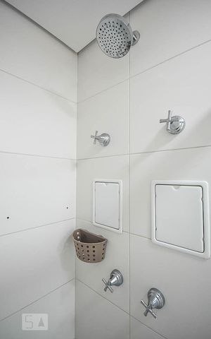 Studio à venda com 35m², 1 quarto e 1 vaga Studio à venda com 35m², 1 quarto e 1 vagaChuveiro do banheiro