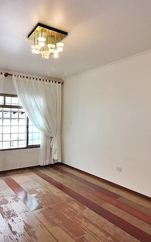 Casa à venda com 197m², 3 quartos e 2 vagasSala