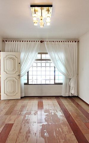 Casa à venda com 197m², 3 quartos e 2 vagasSala