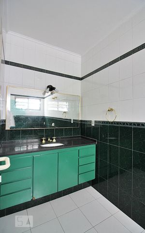 Casa à venda com 197m², 3 quartos e 2 vagasBanheiro do Quarto 2 - Suíte