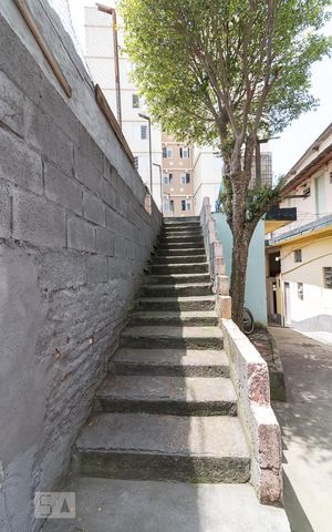 Casa à venda com 226m², 12 quartos e 4 vagasEscadas