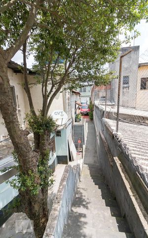 Casa à venda com 226m², 12 quartos e 4 vagasEscadas
