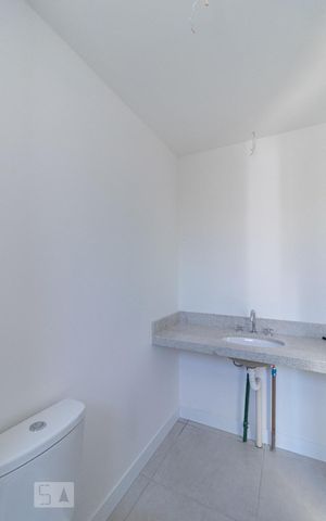 Apartamento à venda com 82m², 2 quartos e 2 vagasBanheiro da Suíte 1
