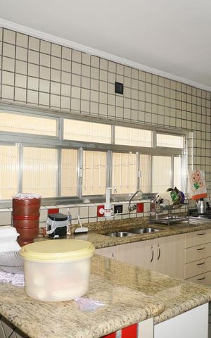 Casa à venda com 218m², 3 quartos e 3 vagasCozinha
