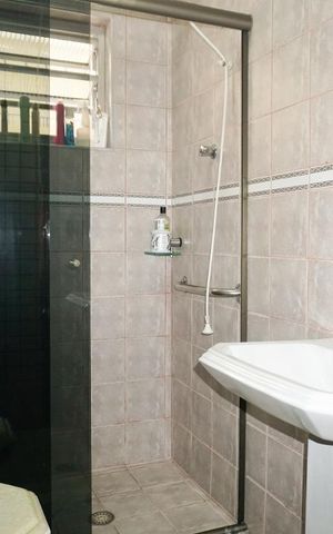 Casa à venda com 218m², 3 quartos e 3 vagasBanheiro 2