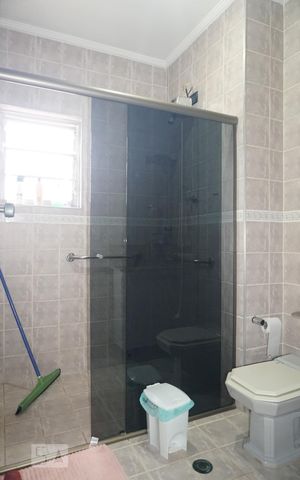 Casa à venda com 218m², 3 quartos e 3 vagasBanheiro 1