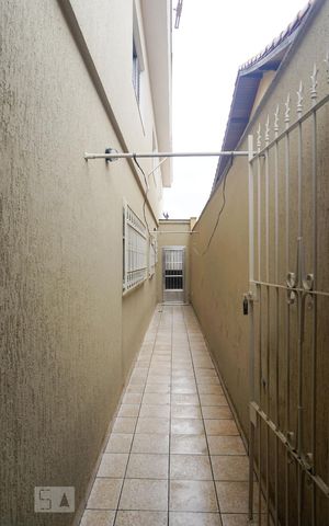 Casa à venda com 218m², 3 quartos e 3 vagasCorredor Lateral