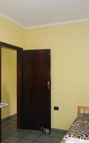 Casa à venda com 218m², 3 quartos e 3 vagasQuarto 2