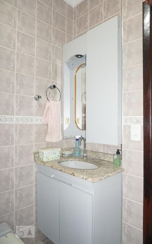 Casa à venda com 218m², 3 quartos e 3 vagasBanheiro 1