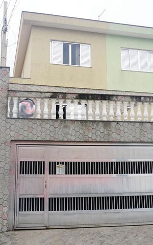 Casa à venda com 218m², 3 quartos e 3 vagasFachada