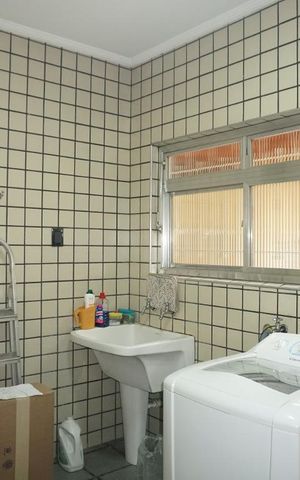 Casa à venda com 218m², 3 quartos e 3 vagasLavanderia