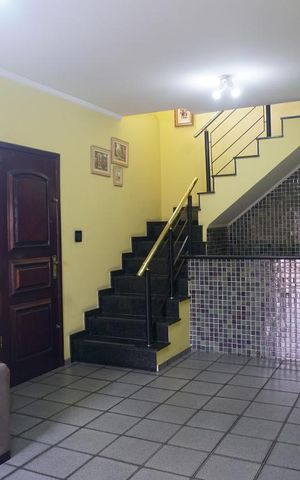 Casa à venda com 218m², 3 quartos e 3 vagasSala
