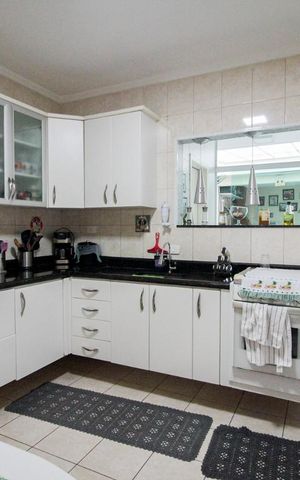 Casa à venda com 110m², 2 quartos e 2 vagascozinha