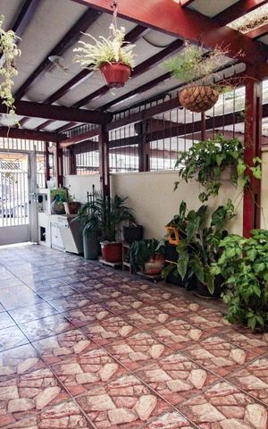 Casa à venda com 110m², 2 quartos e 2 vagasgaragem