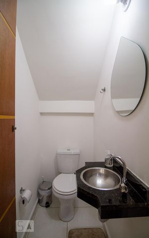 Casa de condomínio à venda com 118m², 4 quartos e 2 vagasLavabo