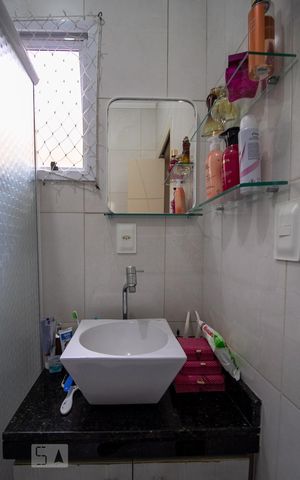 Casa de condomínio à venda com 118m², 4 quartos e 2 vagasBanheiro da Suíte 1