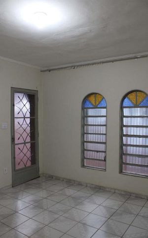 Casa à venda com 150m², 3 quartos e 4 vagas Casa à venda com 150m², 3 quartos e 4 vagasSala