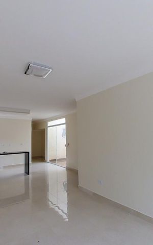 Casa à venda com 160m², 3 quartos e 4 vagas Casa à venda com 160m², 3 quartos e 4 vagasSala