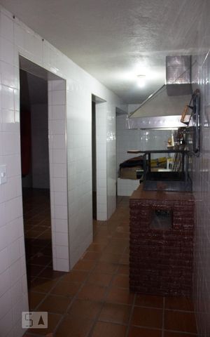 Casa à venda com 250m², 4 quartos e 3 vagas Casa à venda com 250m², 4 quartos e 3 vagasCorredor