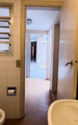 Casa à venda com 300m², 5 quartos e 5 vagas Casa à venda com 300m², 5 quartos e 5 vagasBanheiro de Serviço
