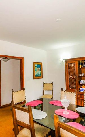 Casa à venda com 350m², 3 quartos e 5 vagas Casa à venda com 350m², 3 quartos e 5 vagasSala de jantar