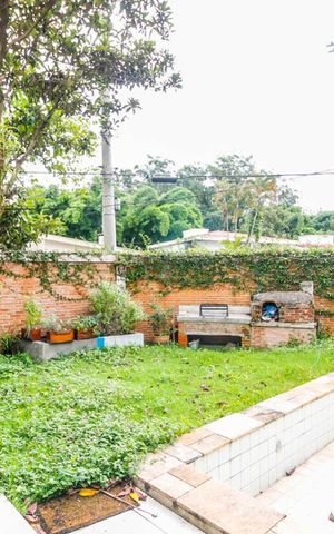 Casa à venda com 350m², 3 quartos e 5 vagas Casa à venda com 350m², 3 quartos e 5 vagasPiscina