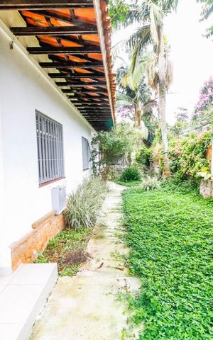 Casa à venda com 350m², 3 quartos e 5 vagas Casa à venda com 350m², 3 quartos e 5 vagasJardim