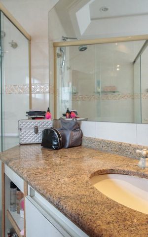 Apartamento à venda com 180m², 3 quartos e 4 vagasBanheiro Suíte 2