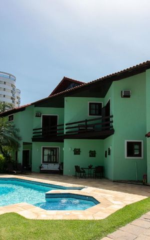Casa de condomínio à venda com 450m², 2 quartos e 9 vagas