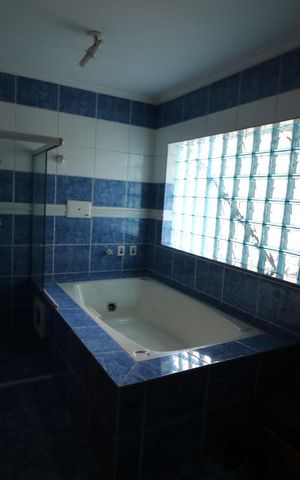 Casa à venda com 300m², 5 quartos e 4 vagasBanheiro 2
