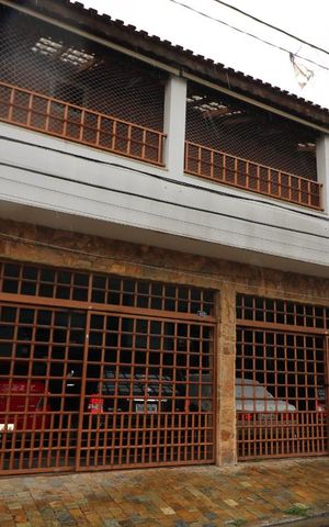 Casa à venda com 300m², 5 quartos e 4 vagasFachada