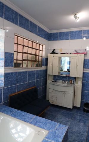 Casa à venda com 300m², 5 quartos e 4 vagasBanheiro 2