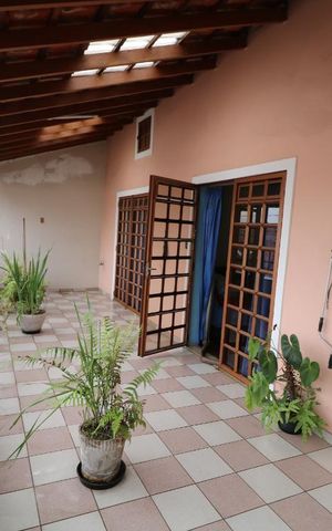 Casa à venda com 300m², 5 quartos e 4 vagasVaranda