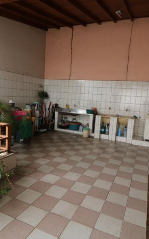 Casa à venda com 300m², 5 quartos e 4 vagasDetalhe da area de serviço