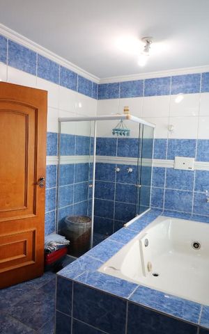 Casa à venda com 300m², 5 quartos e 4 vagasBanheiro 2