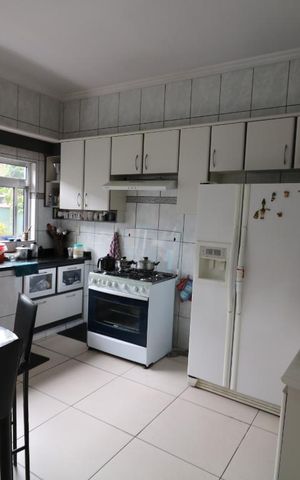 Casa à venda com 300m², 5 quartos e 4 vagasCozinha