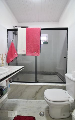 Casa à venda com 207m², 3 quartos e 4 vagasBanheiro do Quarto 2 - Suíte