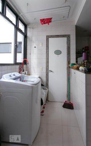 Apartamento à venda com 147m², 2 quartos e 1 vaga Apartamento à venda com 147m², 2 quartos e 1 vagaCozinha e Área de Serviço
