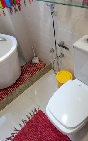 Apartamento à venda com 147m², 2 quartos e 1 vaga Apartamento à venda com 147m², 2 quartos e 1 vagaBanheiro da suite