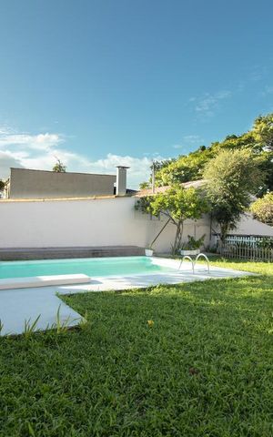 Casa à venda com 300m², 4 quartos e 5 vagas Casa à venda com 300m², 4 quartos e 5 vagasÁrea Externa / Piscina