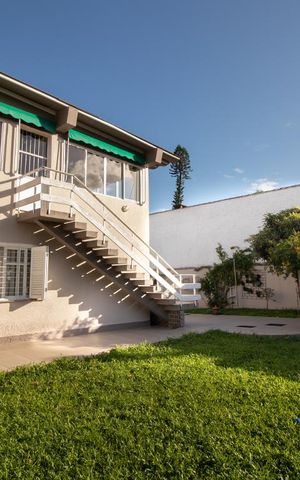 Casa à venda com 300m², 4 quartos e 5 vagas Casa à venda com 300m², 4 quartos e 5 vagasÁrea Externa