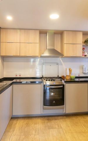 Casa à venda com 300m², 4 quartos e 5 vagas Casa à venda com 300m², 4 quartos e 5 vagasCozinha