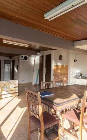 Casa à venda com 300m², 4 quartos e 5 vagas Casa à venda com 300m², 4 quartos e 5 vagasSala/Cozinha