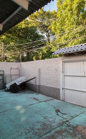 Casa à venda com 300m², 4 quartos e 5 vagas Casa à venda com 300m², 4 quartos e 5 vagasGaragem