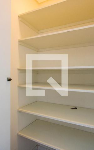 Casa à venda com 201m², 3 quartos e 2 vagas Casa à venda com 201m², 3 quartos e 2 vagasCloset do quarto 1