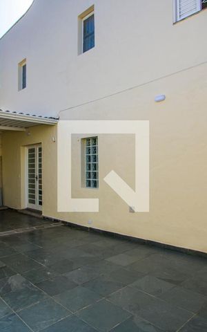 Casa à venda com 201m², 3 quartos e 2 vagas Casa à venda com 201m², 3 quartos e 2 vagasQuintal