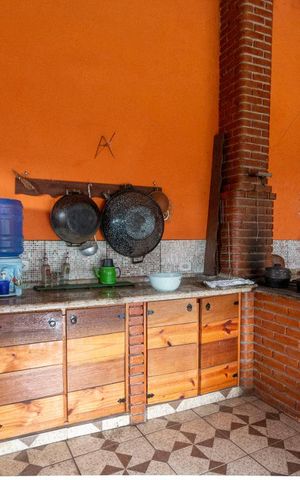 Casa à venda com 180m², 3 quartos e 4 vagas Casa à venda com 180m², 3 quartos e 4 vagasÁrea Gourmet
